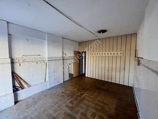 Gaziemir Atıf Bey Mah. Tütün Sitesi İçinde Satılık Büro / Ofis