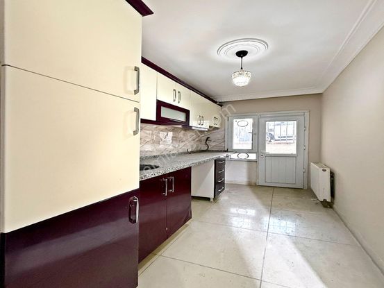 Meydana Yakın 3+1 Düz Giriş Ayarında İskanlı Krediye Uygun Daire