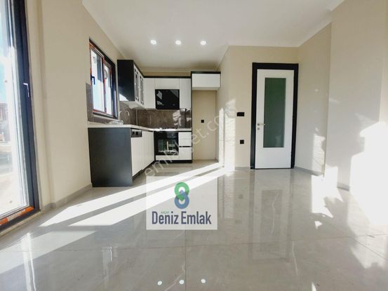 Denizden Akçayda Öncephe Geniş Balkonlu Satılık 2+1 Daire.