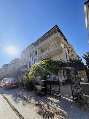 Çiftlikköy'de Yüksek Giriş 3+1 Satılık Daire