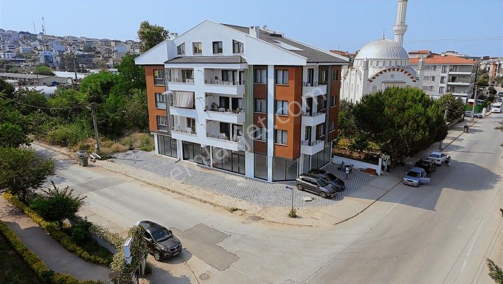 Yalova Gop Mahallesi'nde Köşe Konumda Satılık Geniş Dükkan