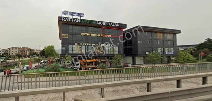 Turyaptan Çiftlikköy Belediyesine Komşu Kiralık Geniş Ofis