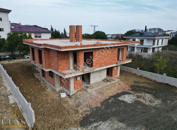 Ulaş Gayrimenkul'den Plaja Yakın Konumda 5+1 Satılık Villa