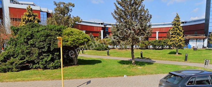 Remax Leon Buttim İş Merkezinde E Blok Giriş Kat Camlı Mağaza