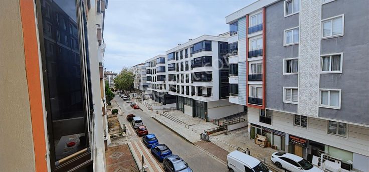 Tranayin Alti Lozan Cad'ne 2.bina Salon Mutfak Ayri 2+1 Satılık