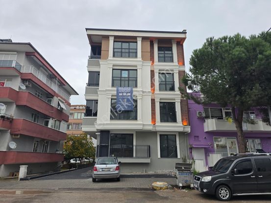 Zenith Real Estate Bahçelievlerde Kiralık Geniş Ayrı Mutfak 1+1