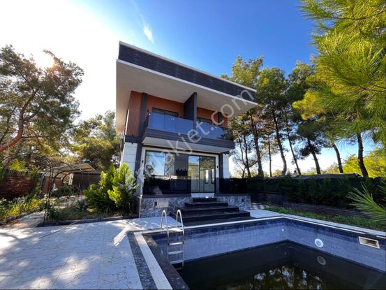 V. Aktoprak Mah. Jakuzi Kapalı Otopark Havuz Ebeveyn Banyolu Lüks 3+2 Villa