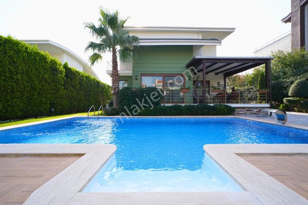 Rw Land Gayrimenkul Den 19 Mayıs Mah. 5+1 Müstakil Havuzlu Villa