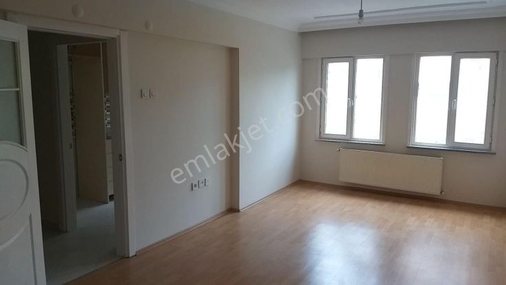 Kartal Uğurmumcu'da Site İçinde Çok Geniş Satılık 2+1 Daire