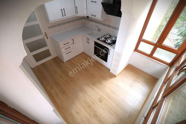 Akçay Merkez'de Aygül'den Full Yapılı Denize Çok Yakın Ara Kat Ayrı Mutfak Fırsat 2+1 Satılık Daire