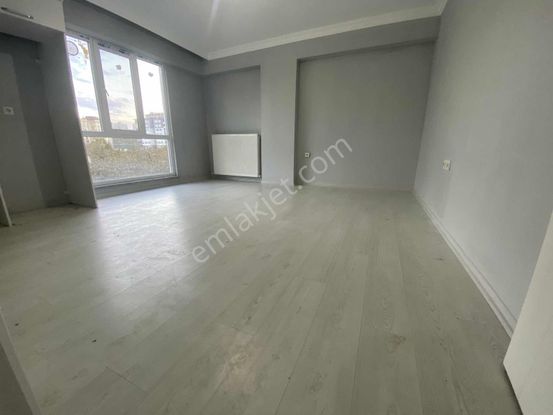 Karşıyaka Mah Site İçerisinde 3+1 + 90m2 Acill Satılık Daire