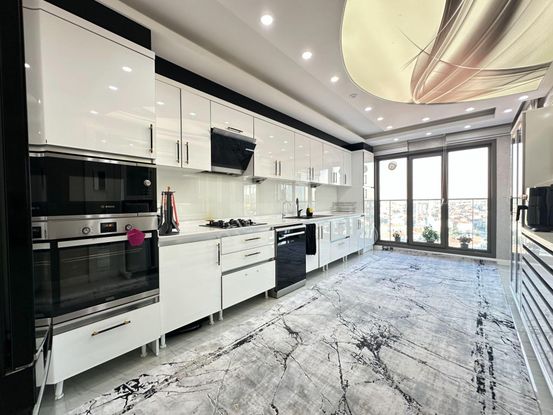 Ufuk Kılıç Emlak'tan Ultralüx Sitede 200 M2 K.otoparklı 12.kat G.odalı 4+1