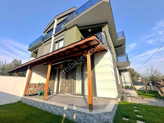 Venüs Gayrimenkul'den, Zeytinli'de Deniz Manzaralı 4+1 Lüks Villa