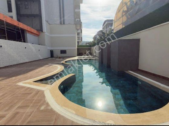 Alanya Kargıcakta Denize 350 Metre Mesafede Aktiviteli Sitede Kiralık Sıfır 1+1 Daire