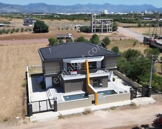 2 Adet 4+1 Havuzlu Otoparklı Bahçeli Müstakil Satılık İkiz Villa