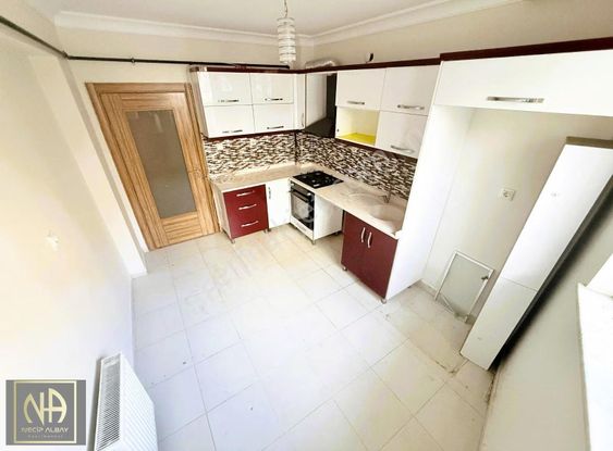 Yükseltepe'de Cadde Paraleli Ara Kat 150 M2 4+1 Satılık Daire