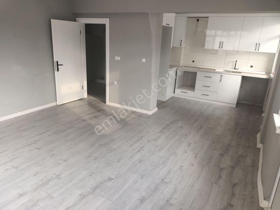 Yenimahallede Satılık Yenilenmiş 2+1 Daire