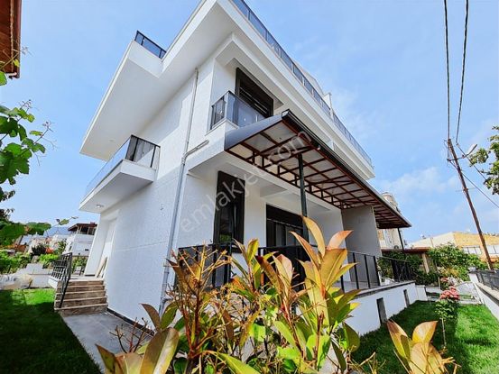 Venüs'den,fener'de Muhteşem Konumda Denize 50m 4+1 Lüks Villa