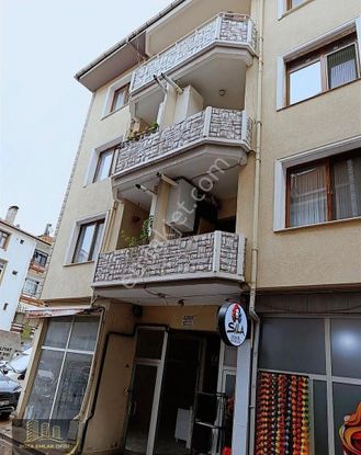 Karamürsel Merkezde Sahile 50 Metre 2+1 Yenilenmiş Kira Garanti