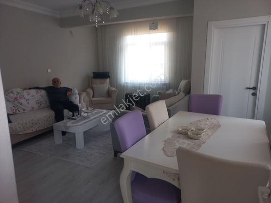 Cemil Meriç Mahallesinde Metro Ve Alemdağ Caddesine Çok Yakın Satılık Daire