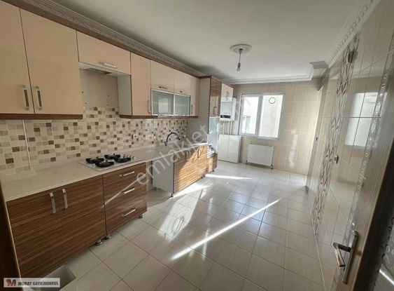 Osmangazide Cadde Yakını Asansörlü Yalıtımlı E.banyolu 3+1