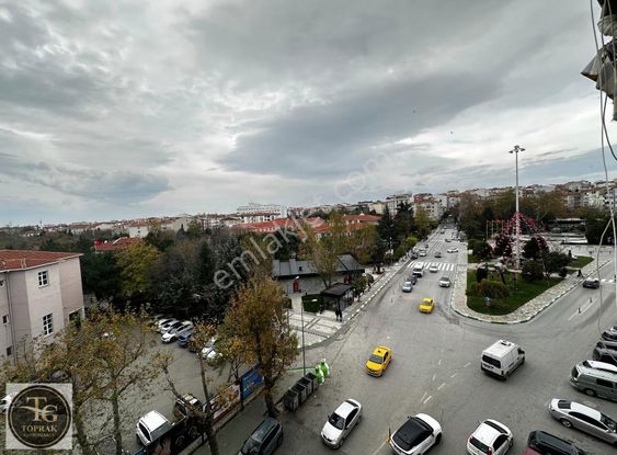 Vilayet Meydanında Çift Balkonlu 3+1 Kiralık Daire