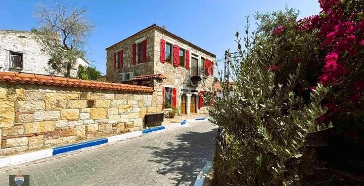 Foça Merkezde Tescıllı Tarıhı Taş Ev ;butık Konsept,özgün Mımarı