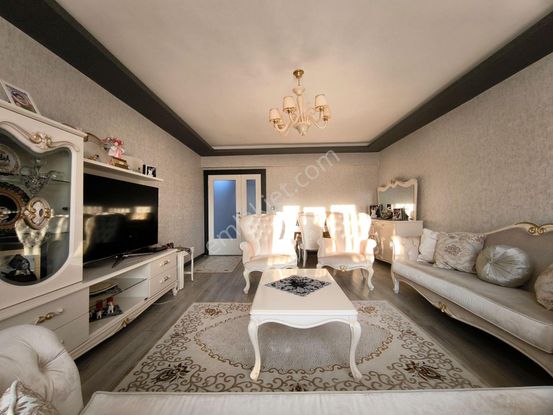 Pursaklar Mehmet Zengin Emlak'tan Otoparklı Çift Banyolu 2.kat 4+1 Ultra Lüks Sitede