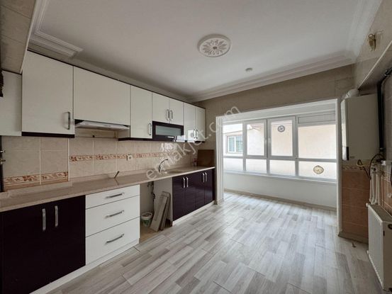 Pursaklar Mehmet Zengin Emlak'tan Yunus Emre Mah. Çift Banyolu 1.kot 3+1 Yapılı Masrafsız Daire