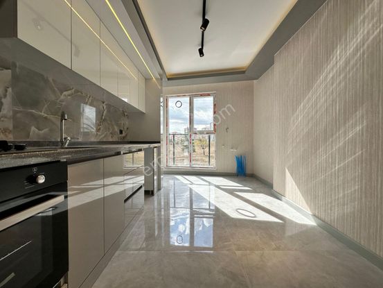 Pursaklar Mehmet Zengin Emlak'tan 1.kat 2+1 Asansörlü Çift Banyolu Sıfır Ful Yapılı Masrafsız Daire