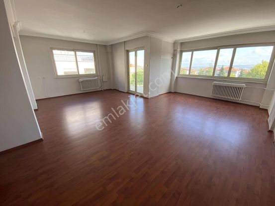 Çamlık'ta Park Cepheli Giy. Odalı Geniş Arakat 3+1 Daire