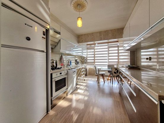 Kardeşler'de 3+1 Üst Kat Köşe Başı Güney Açık Cephe Yapılı 2balkonlu