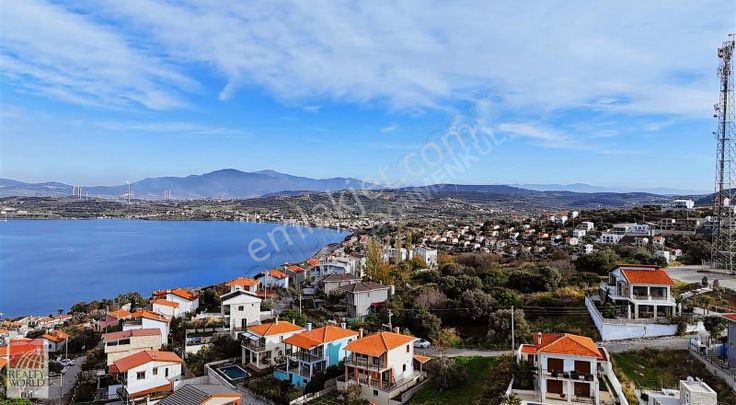 Yeni Foça'da Müstakil 3+1 Deniz&doğa Manzaralı Bahçeli Ev