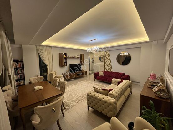 Truva /onur Gündüzcü'den İstiklalde Ebeveyn Banyolu Satılık 3+1