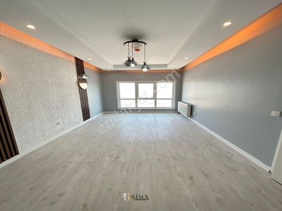 Güvenlikli Otoparklı Site İçerisnde Dekorlu 2+1 Satılık Daire