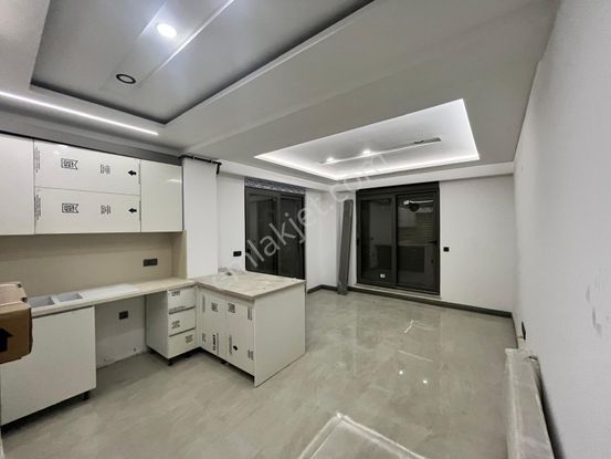 Bahçelievler 'de Denize Yürüme Mesafesinde Arakat Lüks Daire