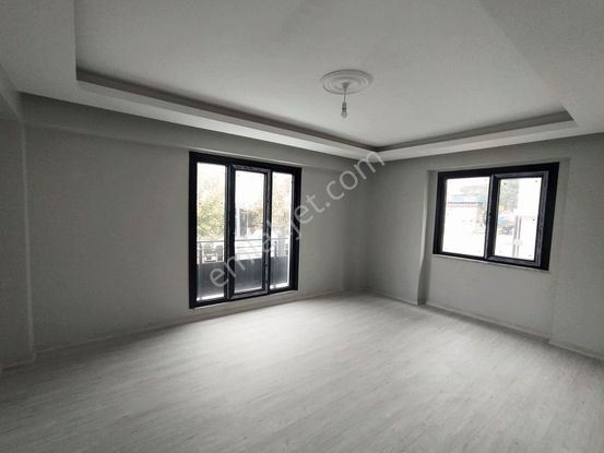 Hürriyet Çarşıya Ve Metroya Yürüme İskanlı 3+1 Arakat Lüks Daire