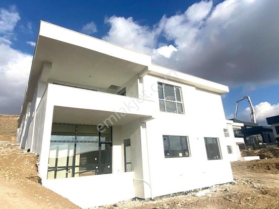 Etimesgut Şehitali Mahallesi'nde 5+2 Sıfır Satılık Lüks Villa