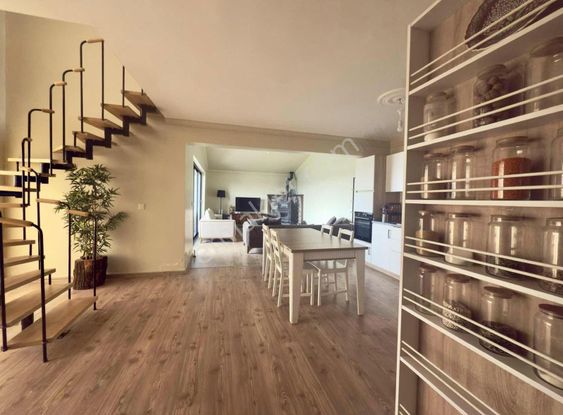 Pogadan Koru Beynamda Şerefiyeli Konumda Eşyalı 3+1 Villa