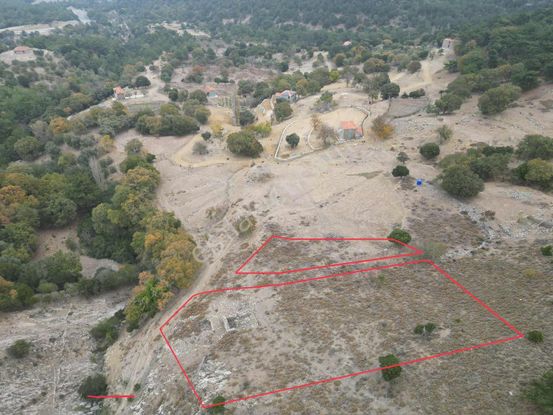 İmroz Emlak'tan Rihya Mevkii'de Damlı Arazi Ve Bahçesi