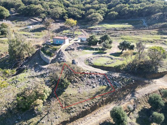 İmroz Emlak'tan Pigadya Mevkii'de Yol Kenarı Bahçe