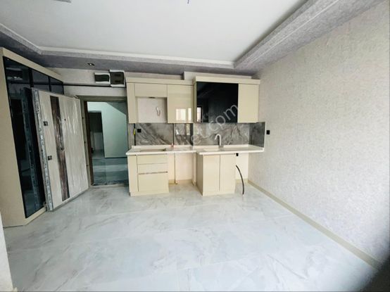Öz Eda Emlaktan Bağlum Karakayada Satılık 1+1 Full Yapılı Daire