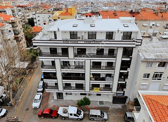 Karşıyaka Bahçelievler Mahallesi Satılık Teraslı 4+1 Dubleks