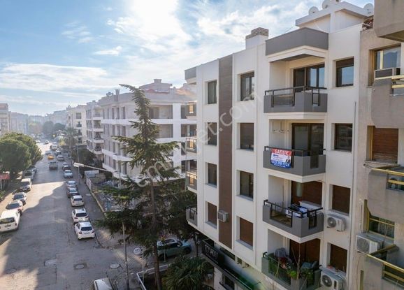 Karşıyaka Bostanlıda 3+1 Dubleks Satılık Daire