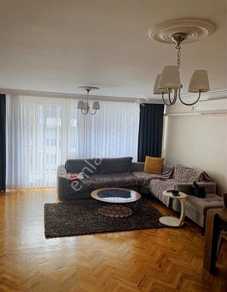 Karşıyaka Bostanlı Mahallesinde Satılık 3+1 Daire