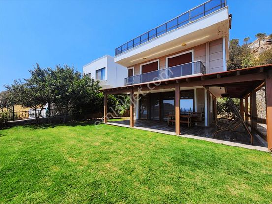 Çandarlı Bimeyko Sitesinde Satılık 5+1 Tripleks Villa