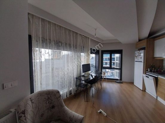 Karşıyaka Anadolu Caddesi Arka Sokağında Satılık 1+1 Daire