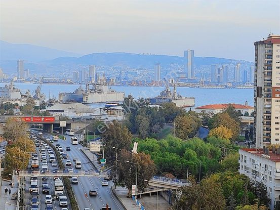 Karşıyaka Tersane Bölgesinin Karşısında Satılık 3+1 Daire
