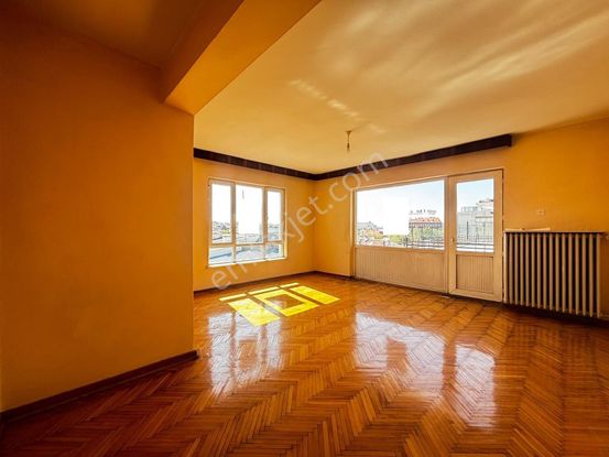 Taner'den Gmk Bulvarı Üzerinde 2+1 Anıtkabir Manzaralı Asansörlü