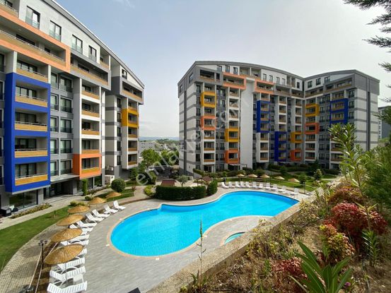 Yaşam Gm'den Havuzlu Güvenlikli Sitede 3+1 Dubleks Satılık Daire